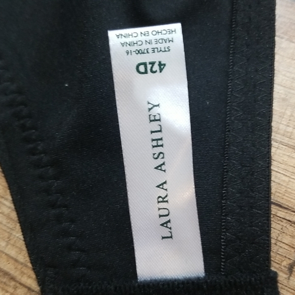 LAURA ASHLEY Black Lace Molded Cup Underwire Bra - 42D - Picture 5 of 13